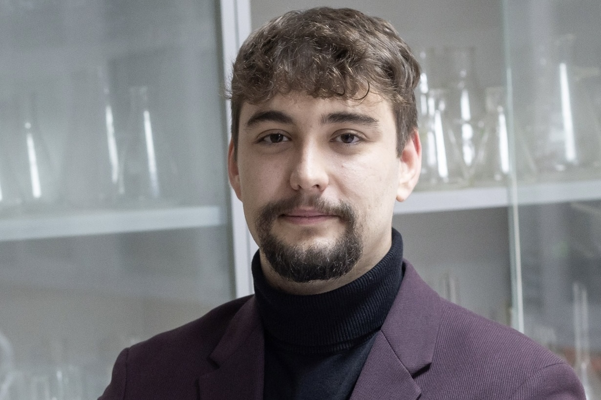 Jaime Franco Mansilla, egresado del Máster en Investigación en Medicina Traslacional de la Facultad de Medicina, ha sido galardonado con el primer premio del Certamen Universitario Arquímedes y de la Fundación Vencer el Cáncer